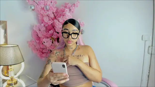 Mia Jansen online show from December 3, 2024, 1:19 am