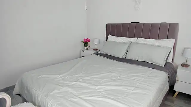 Ori valentina online show from October 31, 2025, 7:15 pm