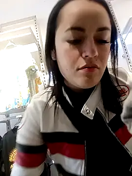 Snapshot of Lesly_10- chatting on January 8, 2025, 6:41 pm Lesly 10- online show from January 8, 2025, 6:41 pm