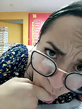 Snapshot of Lesly_10- chatting on March 7, 2025, 5:38 pm Lesly 10- online show from March 7, 2025, 5:38 pm