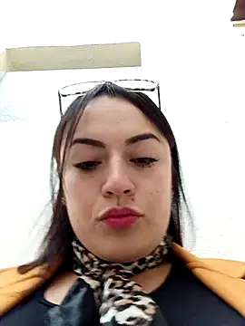 Snapshot of Lesly_10- chatting on October 2, 2025, 12:34 pm Lesly 10- online show from October 2, 2025, 12:34 pm