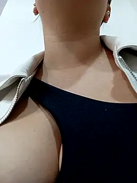 Snapshot of Lesly_10- chatting on October 19, 2025, 6:52 pm Lesly 10- online show from October 19, 2025, 6:52 pm