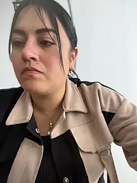 Lesly 10- online show from April 28, 2026, 6:35 pm