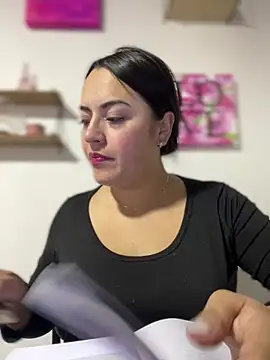 Lesly 10- online show from June 10, 2026, 2:23 am