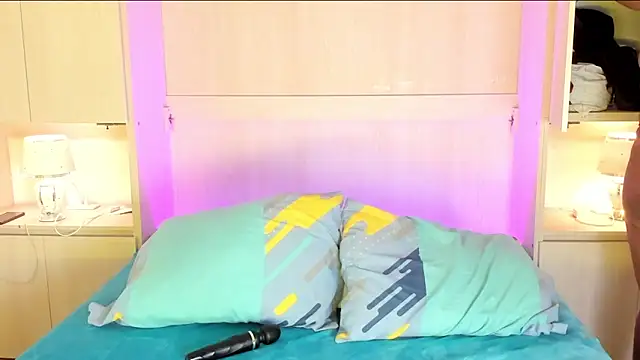 Snapshot of EmilyyStuart chatting on February 12, 2026, 7:42 pm EmilyyStuart online show from February 12, 2026, 7:42 pm