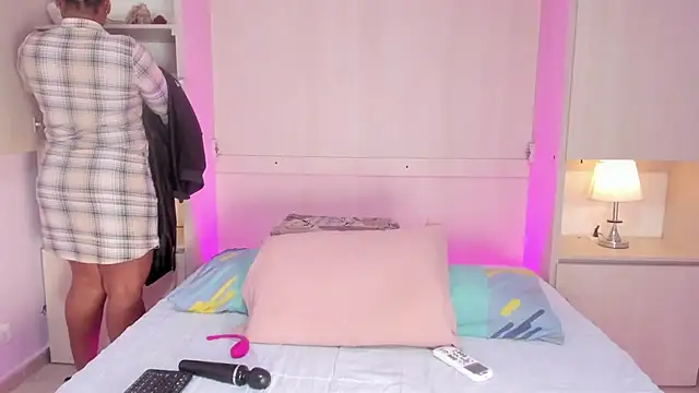 Snapshot of EmilyyStuart chatting on February 17, 2026, 3:25 am EmilyyStuart online show from February 17, 2026, 3:25 am