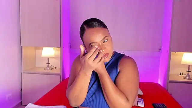 Snapshot of EmilyyStuart chatting on February 24, 2026, 3:37 am EmilyyStuart online show from February 24, 2026, 3:37 am