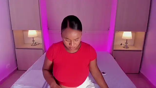 Snapshot of EmilyyStuart chatting on March 5, 2026, 3:35 am EmilyyStuart online show from March 5, 2026, 3:35 am