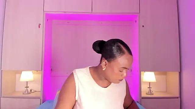 Snapshot of EmilyyStuart chatting on March 7, 2026, 3:36 am EmilyyStuart online show from March 7, 2026, 3:36 am