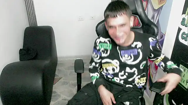 Snapshot of zacariasss_ chatting on December 30, 2024, 6:20 am zacariasss online show from December 30, 2024, 6:20 am