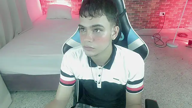 zacariasss  online show from September 20, 2025, 7:31 am