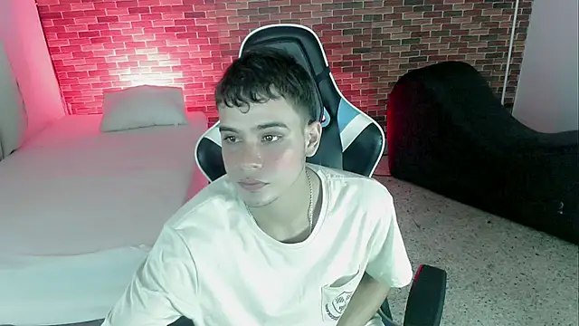 zacariasss  online show from September 21, 2025, 3:08 am