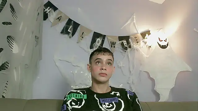 zacariasss  online show from October 27, 2025, 3:21 am