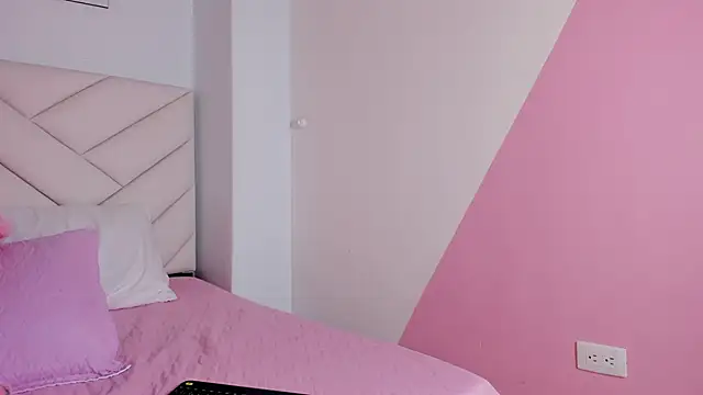 Brianna bigboobs online show from December 16, 2024, 2:38 pm