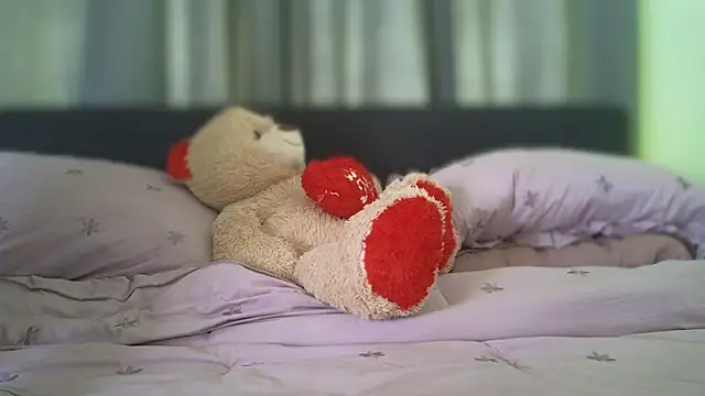 Snapshot of longislandprincess chatting on April 4, 2026, 3:42 pm longislandprincess online show from April 4, 2026, 3:42 pm