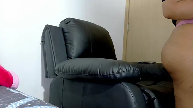 latinfeet-qos online show from May 9, 2026, 3:01 am