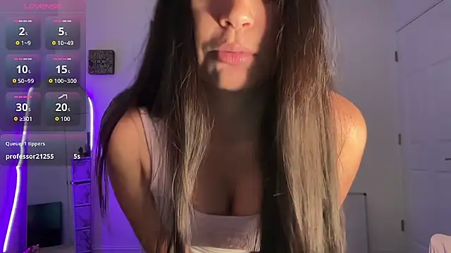 sweetsariaah online show from November 3, 2025, 6:09 pm