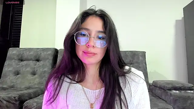 emmadiaz1 online show from October 6, 2025, 6:11 am