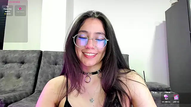 emmadiaz1 online show from December 1, 2025, 4:17 am