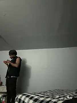 SluttyLyfe4L online show from June 17, 2026, 5:10 am