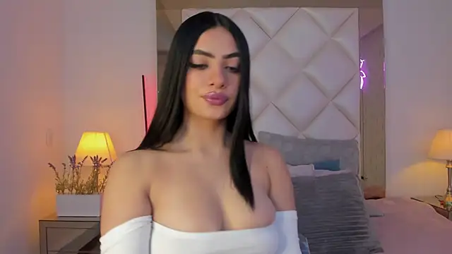 Snapshot of KimRoussee chatting on December 11, 2024, 3:56 am KimRoussee online show from December 11, 2024, 3:56 am