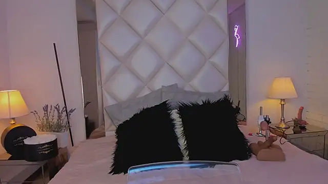 Snapshot of KimRoussee chatting on February 12, 2025, 3:40 am KimRoussee online show from February 12, 2025, 3:40 am