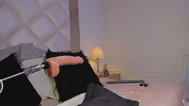 Snapshot of KimRoussee chatting on February 12, 2025, 6:51 am KimRoussee online show from February 12, 2025, 6:51 am