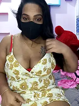  Hot Kisses  online show from December 26, 2024, 6:43 pm