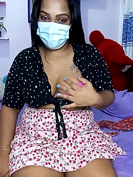  Hot Kisses  online show from January 11, 2025, 6:23 pm