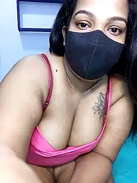  Hot Kisses  online show from February 18, 2025, 7:09 pm