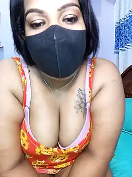  Hot Kisses  online show from February 21, 2025, 6:48 pm