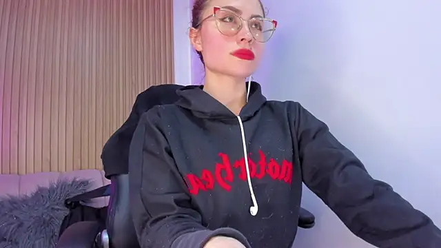 alessandra shayk6 online show from February 5, 2025, 11:44 am
