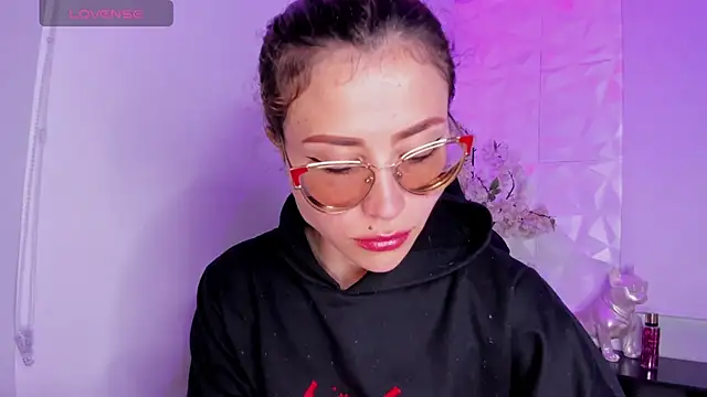alessandra shayk6 online show from March 20, 2025, 12:43 pm