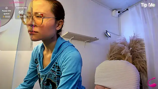 alessandra shayk6 online show from September 10, 2025, 1:44 pm