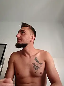 Snapshot of Davidica chatting on October 23, 2025, 12:37 pm Davidica online show from October 23, 2025, 12:37 pm