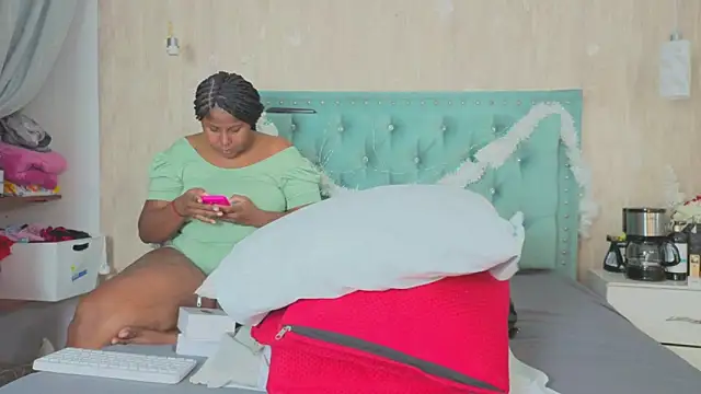 Alexa roussee online show from December 19, 2025, 12:56 pm