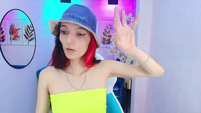 Snapshot of Dafne_huges chatting on September 15, 2025, 7:36 pm Dafne huges online show from September 15, 2025, 7:36 pm