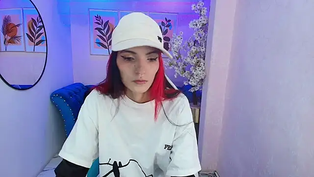 Snapshot of Dafne_huges chatting on October 2, 2025, 7:43 pm Dafne huges online show from October 2, 2025, 7:43 pm