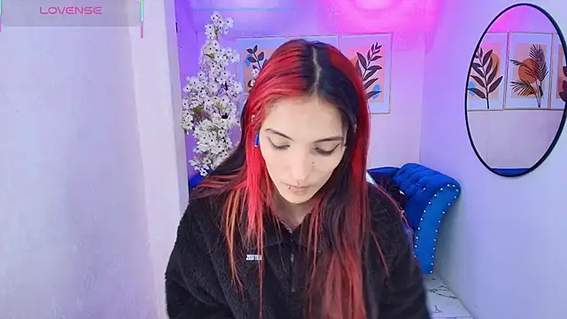 Snapshot of Dafne_huges chatting on October 18, 2025, 7:25 pm Dafne huges online show from October 18, 2025, 7:25 pm