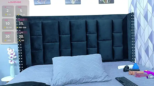 petitelittleebony online show from October 8, 2025, 3:04 am