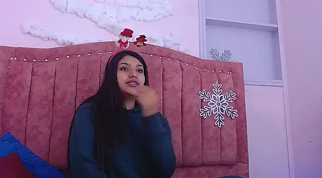 SarahStones online show from December 19, 2024, 10:56 am