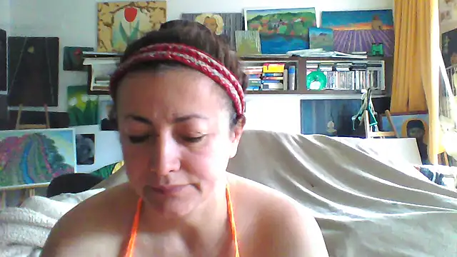 MariaAnaSunshine online show from October 9, 2025, 8:12 am