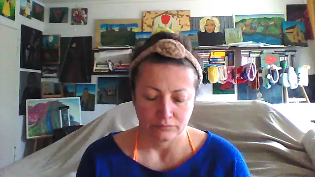 MariaAnaSunshine online show from November 11, 2025, 10:15 am