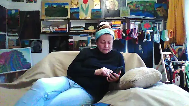 MariaAnaSunshine online show from December 4, 2025, 7:39 am