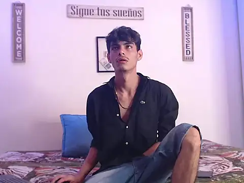 Snapshot of harrytomson_1 chatting on January 26, 2025, 4:30 am harrytomson 1 online show from January 26, 2025, 4:30 am