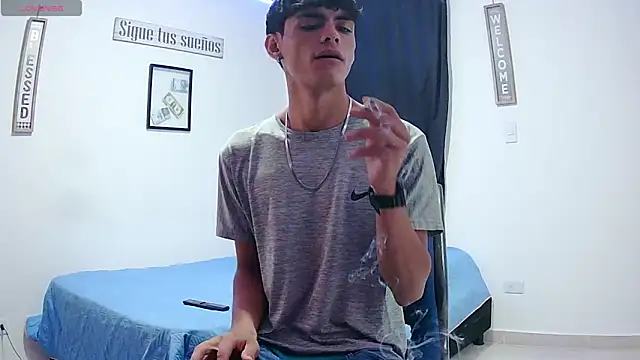 Snapshot of harrytomson_1 chatting on October 19, 2025, 12:00 am harrytomson 1 online show from October 19, 2025, 12:00 am