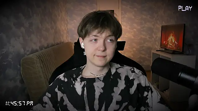 charonbaby1 online show from September 29, 2025, 8:46 pm