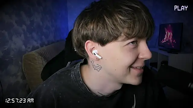 charonbaby1 online show from October 4, 2025, 9:57 pm