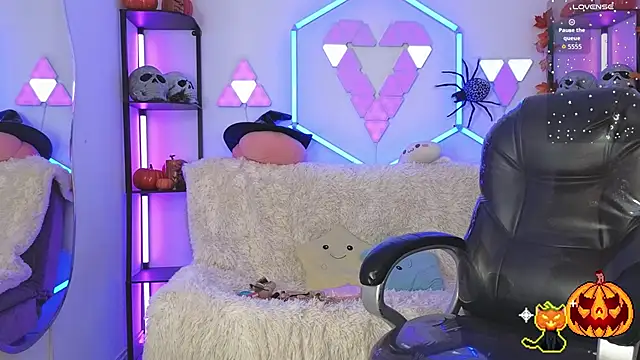 Snapshot of littlevixen18 chatting on October 16, 2025, 2:40 pm littlevixen18 online show from October 16, 2025, 2:40 pm