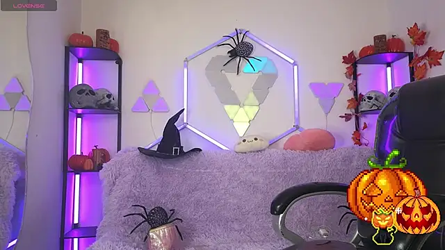 Snapshot of littlevixen18 chatting on October 20, 2025, 2:17 pm littlevixen18 online show from October 20, 2025, 2:17 pm